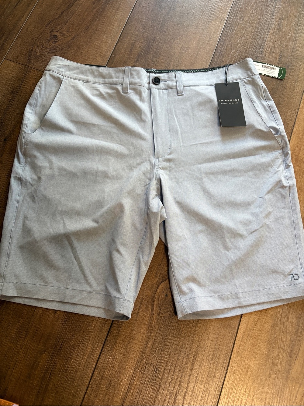 NWT 7 DIAMONDS Momentum Performance Hybrid Shorts Light Grey Size 36